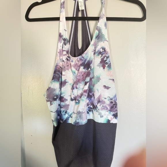 Under Armour Women’s Tank - Picture 2 of 4